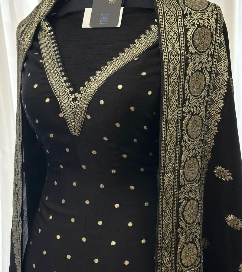Regal Banarasi Elegance Suit - Emerald Green